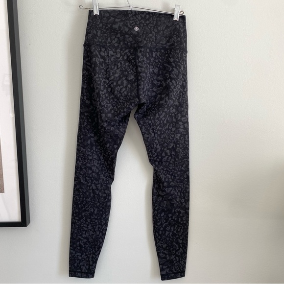 LULULEMON Wunder Under Full on luxtreme 28” size 6 camo deep coal multi - Picture 6 of 9